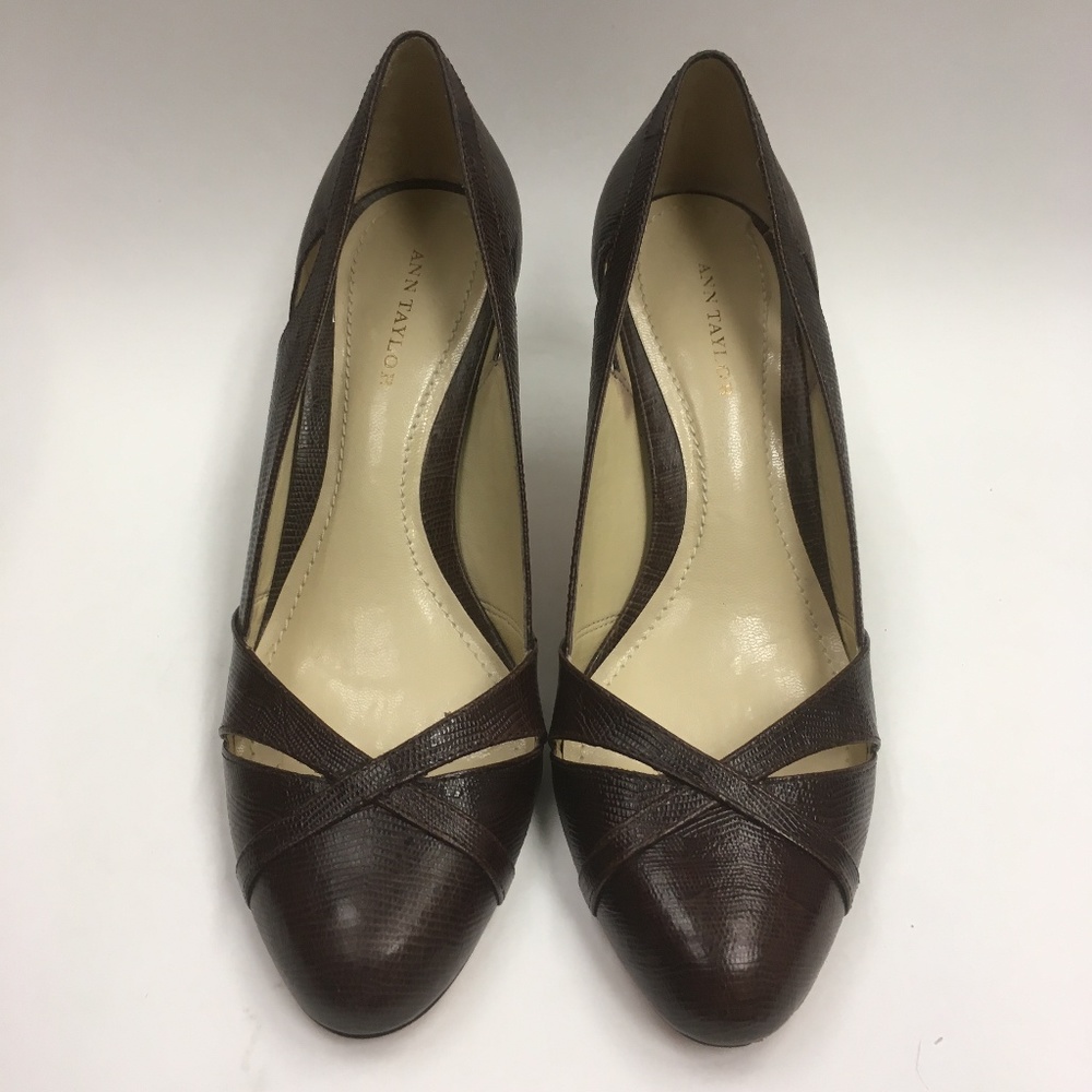 Ann Taylor Dark Brown Heels 6M Womans (0002)